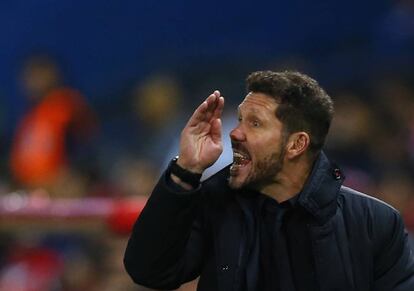 Diego Simeone, en el área técnica del Atlético.