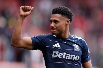 Ollie Watkins celebra un gol en Southampton, el 14 de abril.