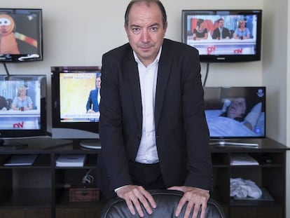 El director de TV3, Vicent Sanchis, en su despacho.