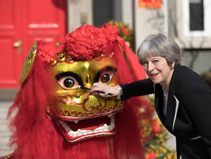 Theresa May, durante su reciente visita a China.