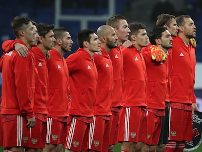 Los jugadores de la selección rusa antes, de un partido contra Turquía en la Liga de Naciones en octubre de 2020.