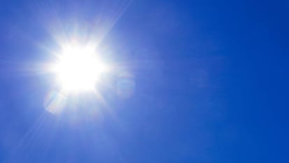 Es una inmensa bomba de hidrógeno, que cada mañana se asoma a la ventana.