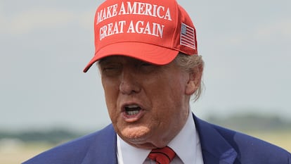 El presidente de EE UU, Donald Trump, hace declaraciones a la prensa a su llegada a su club de golf en Bedminster (Nueva Jersey).