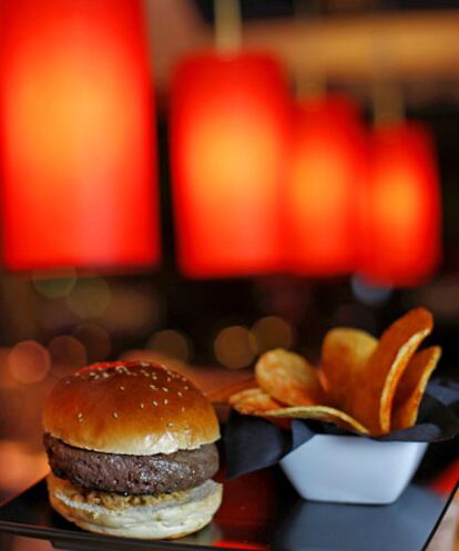 A burger made with all-Spanish beef at a branch of Hamburguesa Nostra.