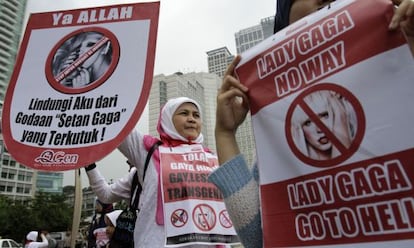 Protestas por el concierto de Lady Gaga en Yakarta (Indonesia).