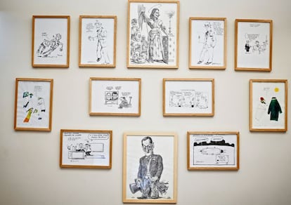 Caricaturas que han sido publicadas por 'Le Canard Enchainé' a lo largo de sus décadas de existencia.
