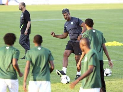 Rijkaard, ayer durante el entrenamiento de Arabia Saudí. 