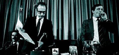 Miguel Boyer y Carlos Solchaga anuncian la expropiación de Rumasa, en 1983.