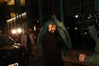Javier Pérez Santana a la salida del Juzgado de Instrucción número 6 de Zaragoza, que decretó libertad con cargos para el detenido.