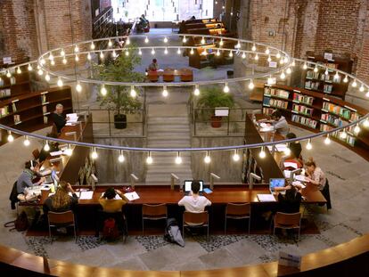 Biblioteca de la UNED en Madrid.