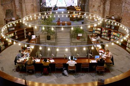 Biblioteca de la UNED en Madrid.