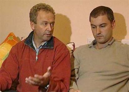 El hermano y el hijo de Kenneth Bigley piden en un vídeo la ayuda del Gobierno británico.