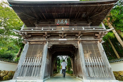 Puerta del templo Tosa Kokubunji, el número 29 de la ruta de peregrinaje de Shikoku.