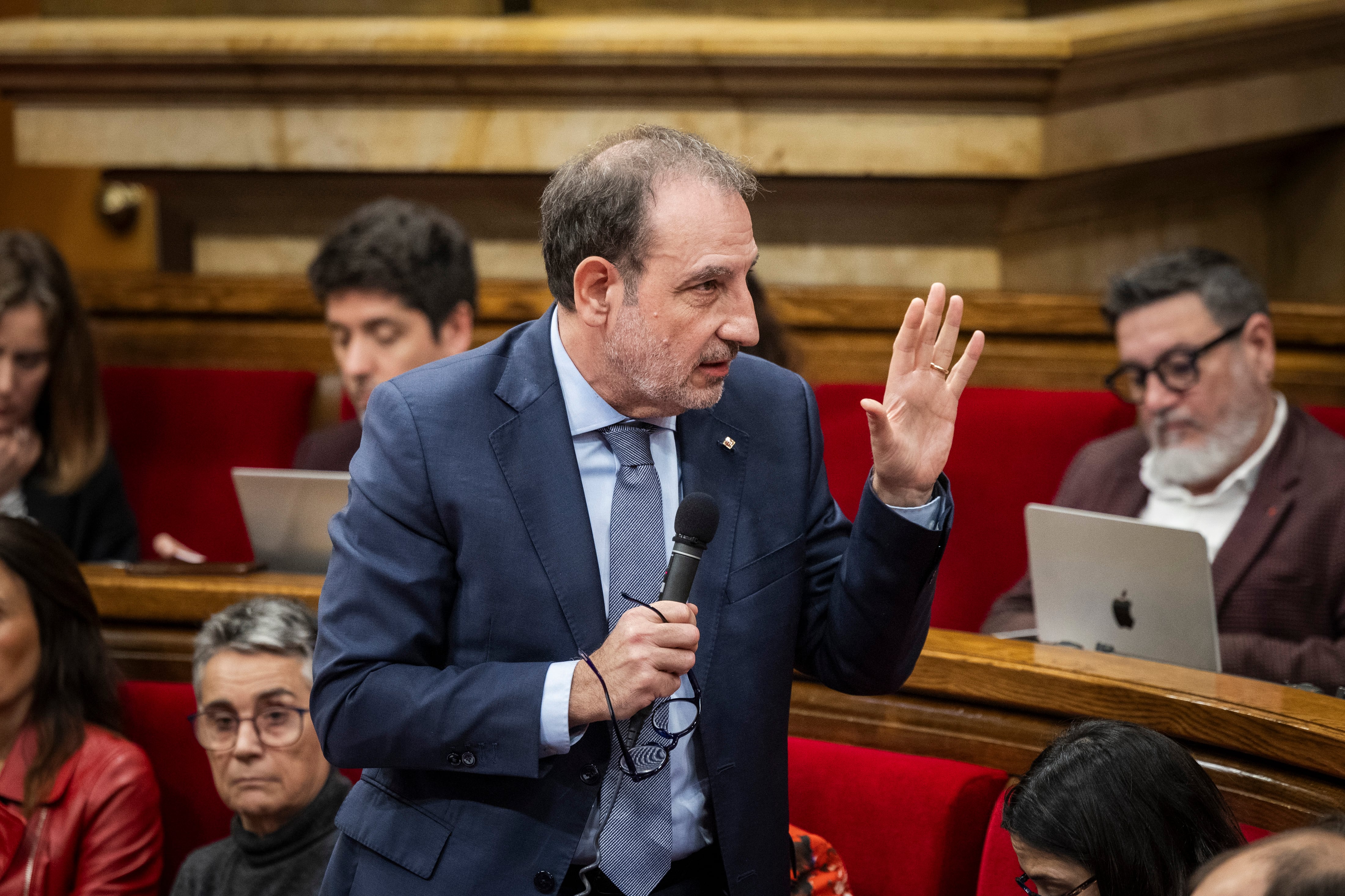 El consejero de Justicia, Ramon Espadaler, durante una sesión de control en el pleno del Parlament.