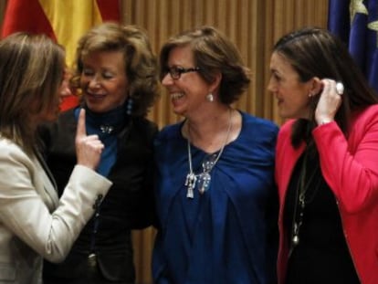 Carme Chac&oacute;n, Mar&iacute;a Teresa Fern&aacute;ndez de la Vega, Maru Men&eacute;ndez y Soraya Rodr&iacute;guez en el homenaje a Peces-Barba. 