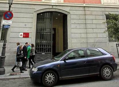 Entrada de la sede en Madrid de la Comisión Nacional de la Competencia.