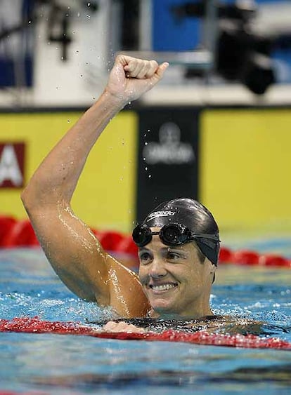 Dara Torres celebra su triunfo en 50m libres en Omaha.