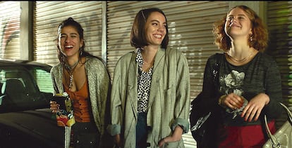 El reencuentro de tres amigas: Desi (Carolina Yuste), Marta (Vicky Luengo) y Bea (Elisabet Casanovas).