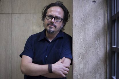 El artista Damián Ortega posa para una fotografía para el país el 31 de mayo de 2018 en la Ciudad de México.