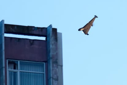 Un dron ruso ataca un edificio de Kiev, este martes.