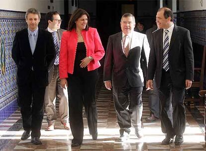 Desde la izquierda, el rector Francisco Toledo, la ministra Trujillo, el rector Francisco Tomás y el delegado del Gobierno, Antoni Bernabé.