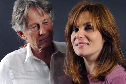 El director de cine Roman Polanski junto a su actual mujer, la actriz y cantante francesa Emmanuelle Seigner, tras asistir al Festival de Montreux.