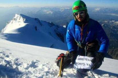 Daniel del Pozo, montañero del Club Sanabria, en el Mont Blanc. Ha llevado también la reivindicación al Aconcagua y al Perito Moreno.