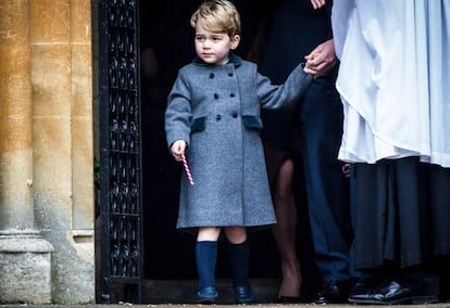 Pr&iacute;ncipe Jorge, a la salida de la iglesia en Sandringham.