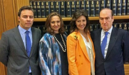 De izquierda a derecha, Dimas Gimeno, presidente de El Corte Ingl&eacute;s; Marta y Cristina &Aacute;lvarez, consejeras del grupo; y Florencio Lasaga, nuevo presidente de la Fundaci&oacute;n Ram&oacute;n Areces