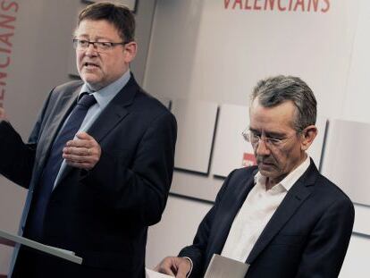El secretario general del PSPV, Ximo Puig, y el portavoz en las Cortes, Antonio Torres, esta mañana.