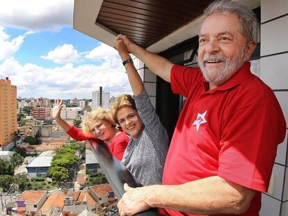 Lula da Silva y su esposa con Dilam Rousseff el pasado 5 de marzo.