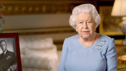 La reina Isabel II, desde el castillo de Windsor, durante su discurso por el 75 aniversario del final de la Segunda Guerra Mundial, el 8 de mayo.