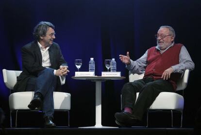 Andres Trapiello conversa con Fernando Savater anoche en Bilbao