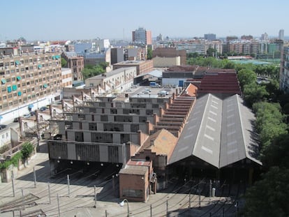 Para Ignacio Vleming, "[Madrid] reúne un amplio inventario de estilos arquitectónicos y de<strong> soluciones urbanísticas dispares que nos permiten hacer un análisis completo sobre la evolución del concepto mismo de ciudad</strong>. De la Plaza Mayor o el Paseo del Prado, a los ensanches del siglo XIX [el plan Castro que oncluye el paseo de Reina Victoria y las calles de Raimundo Fernández Villaverde, Joaquín Costa, Francisco Silvela y Doctor Esquerdo], la apertura de la Gran Vía como calle-mundo o el proyecto utópico de la Ciudad Lineal de Arturo Soria. En 2019 el metro de Madrid cumplirá un siglo, por lo que merece la pena reivindicar la protección de las Cocheras de Cuatro Caminos, de Antonio Palacios [en la imagen]".