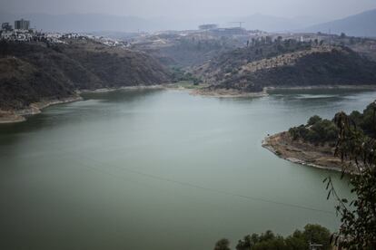 Vista panorámica de la presa Madín, localizada en Naucalpan de Juárez, en el Estado de México. La jefa de Gobierno de Ciudad de México, Claudia Sheinbaum, planea construir una nueva planta potabilizadora para suministrar a la capital desde otras fuentes de agua cercanas, como la presa Madín.