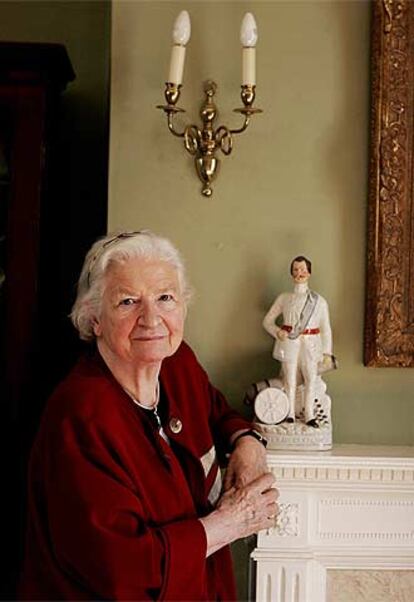 La escritora inglesa P. D. James (Oxford, 1920), en su casa de Londres.