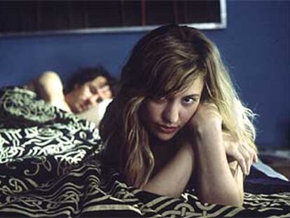 Natalia Verbeke y Guillermo Toledo, en la película <i>El otro lado de la cama</i>, de Emilio Martínez Lázaro.