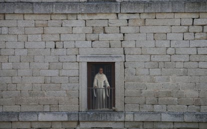 Con la desamortización de Mendizábal, en 1836, los monjes tuvieron que abandonar sus posesiones. Durante más de un siglo el monasterio queda abierto al expolio.