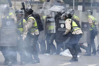 O Governo tem a capacidade de suspender as manifestações, embora Maduro tenha dado a entender que impedirá a aproximação da sede da CNE.