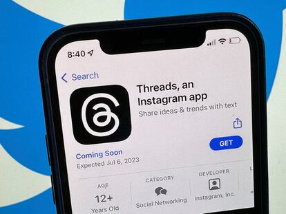 El anuncio de la nueva red social Threads, en la Apple Store en la pantalla de un teléfono móvil.