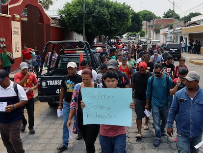 Decenas de migrantes protestan en la ciudad de Tapachula, en el Estado de Chiapas, el pasado 17 de abril.