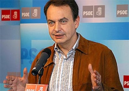 El líder socialista, José Luis Rodríguez Zapatero, ayer, en Lanzarote.