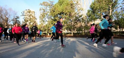 A pesar de la tendencia al alza, las mujeres continúan mirando con recelo a las distancias más largas. En el maratón de hoy solo el 15% son mujeres, cantidad que aumenta hasta el 25-30% en la media maratón y que llega al 49% en la prueba de 10 kilómetros.