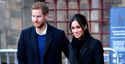 Enrique de Inglaterra y Meghan Markle en una visita a Cardiff.