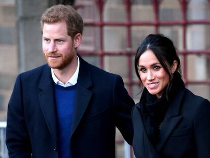 Enrique de Inglaterra y Meghan Markle en una visita a Cardiff.