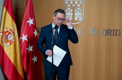 Alfonso Serrano, número dos de Ayuso, defiende la inocencia del alcalde de Móstoles: “No se trata de un caso de acoso sexual ni laboral”