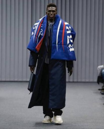 Bufanda Bernie Sanders de Balenciaga.