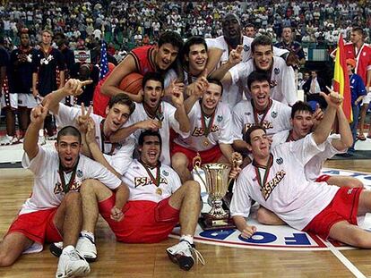 Los jóvenes jugadores españoles celebran el triunfo sobre los estadounidenses.