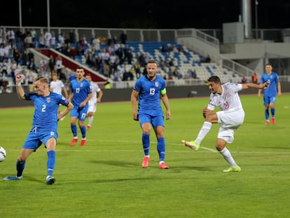 Pablo Fornals, en la acción del primer gol de España.