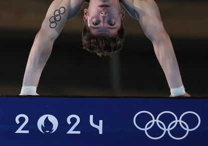 Nathan Zsombor-Murray, de Canadá, antes de realizar su salto en la semifinal de 10m plataforma masculino.